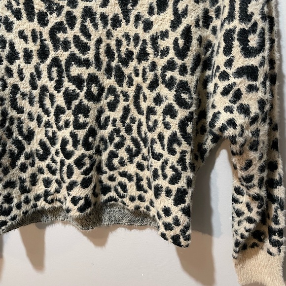 Jessica Simpson Sweater - Picture 4 of 6